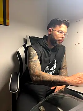 connor santtos online show from 11-20-25, 01:11