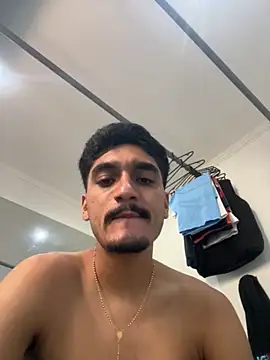 Snapshot of latin_bbc chatting on 10-28-25, 08:33 latin bbc online show from 10-28-25, 08:33