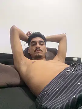 Snapshot of latin_bbc chatting on 11-18-25, 07:46 latin bbc online show from 11-18-25, 07:46