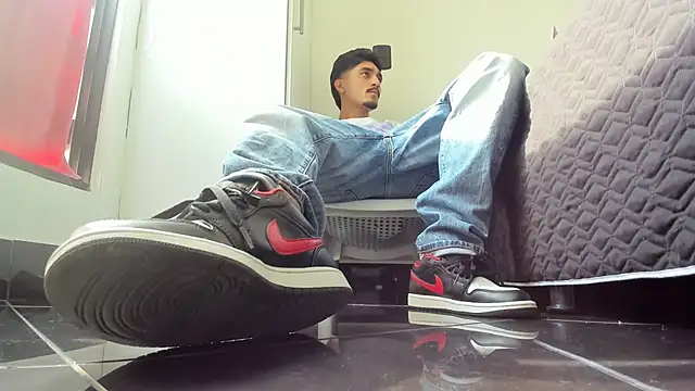 Snapshot of latin_bbc chatting on 11-24-25, 08:19 latin bbc online show from 11-24-25, 08:19