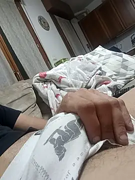 Snapshot of dariodario chatting on 11-12-25, 11:36 dariodario online show from 11-12-25, 11:36