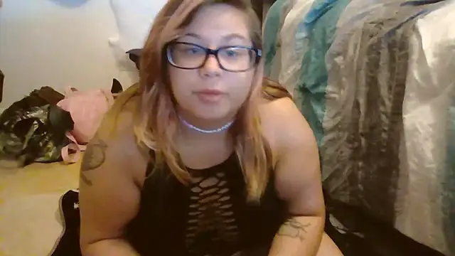 HoneyBear19 online show from 10-23-25, 05:44