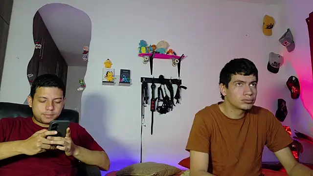 Snapshot of Nymphobuddies chatting on 01-11-26, 09:31 Nymphobuddies online show from 01-11-26, 09:31