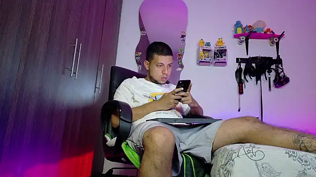 Snapshot of Nymphobuddies chatting on 02-24-26, 07:23 Nymphobuddies online show from 02-24-26, 07:23