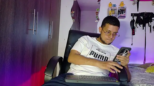 Snapshot of Nymphobuddies chatting on 02-28-26, 07:59 Nymphobuddies online show from 02-28-26, 07:59