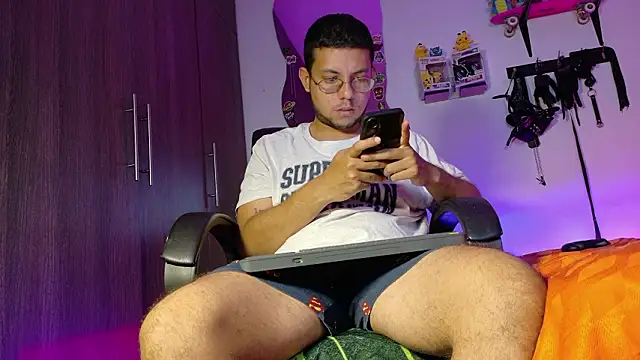 Snapshot of Nymphobuddies chatting on 03-17-26, 06:33 Nymphobuddies online show from 03-17-26, 06:33