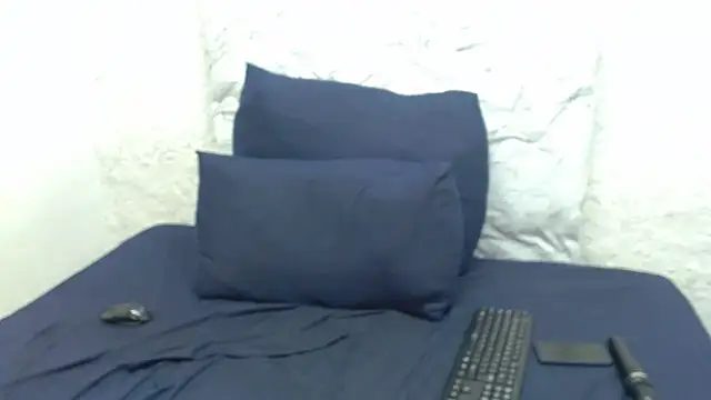 Snapshot of LolaTwerksXX chatting on 03-08-25, 11:05 LolaTwerksXX online show from 03-08-25, 11:05