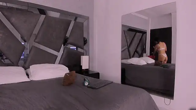 Radiant Naomi online show from 07-23-26, 11:30