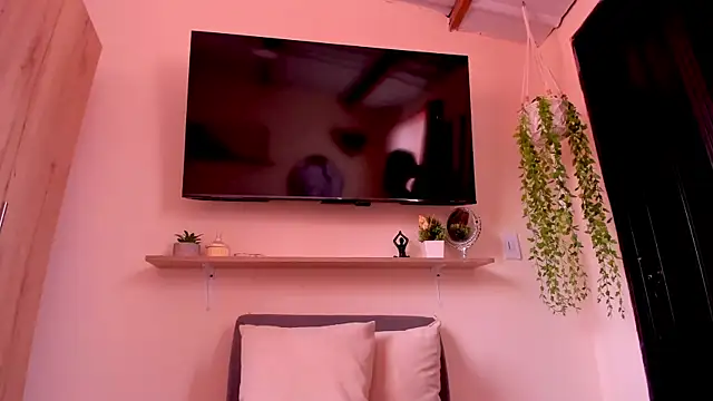 Snapshot of sofiaVelez01 chatting on 04-28-26, 04:23 sofiaVelez01 online show from 04-28-26, 04:23