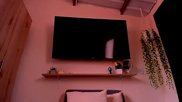 Snapshot of sofiaVelez01 chatting on 04-29-26, 04:11 sofiaVelez01 online show from 04-29-26, 04:11