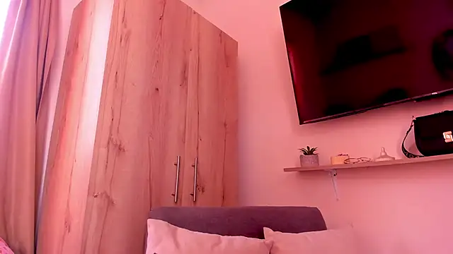 Snapshot of sofiaVelez01 chatting on 06-01-26, 04:41 sofiaVelez01 online show from 06-01-26, 04:41