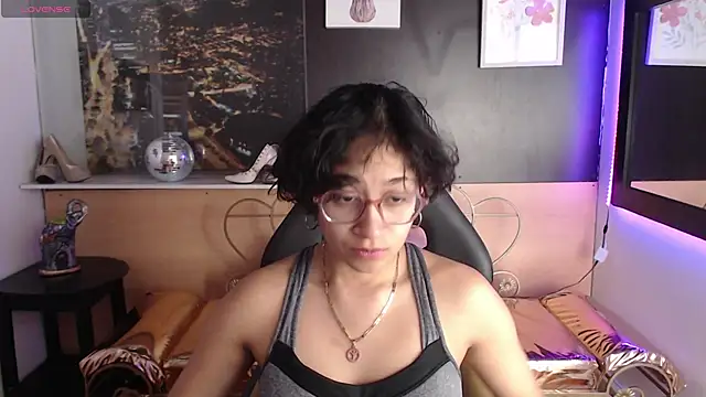 Snapshot of Lili_Gomez_ chatting on 10-21-25, 01:34 Lili Gomez online show from 10-21-25, 01:34