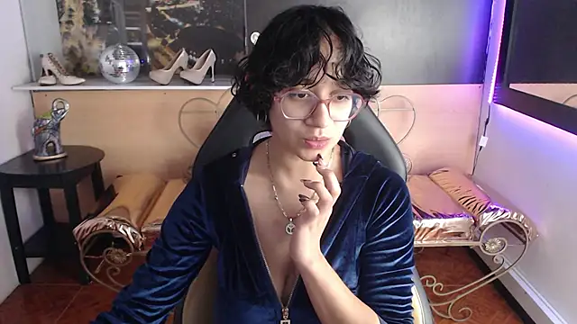 Snapshot of Lili_Gomez_ chatting on 10-25-25, 02:02 Lili Gomez online show from 10-25-25, 02:02