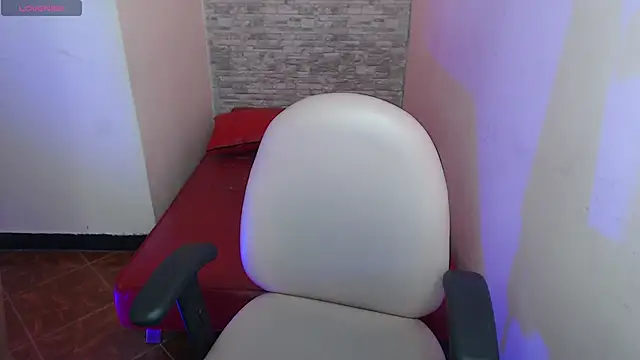 Snapshot of Lili_Gomez_ chatting on 10-30-25, 02:07 Lili Gomez online show from 10-30-25, 02:07