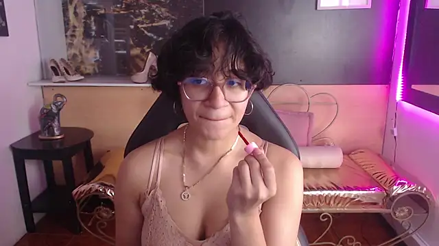 Snapshot of Lili_Gomez_ chatting on 11-02-25, 12:18 Lili Gomez online show from 11-02-25, 12:18