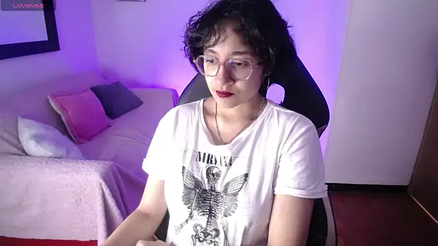 Snapshot of Lili_Gomez_ chatting on 11-18-25, 02:43 Lili Gomez online show from 11-18-25, 02:43