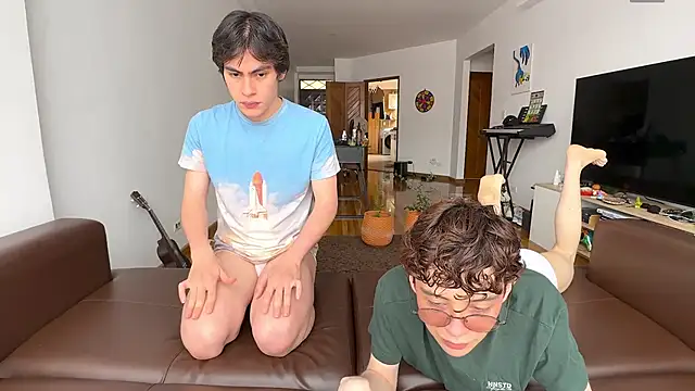 Snapshot of mapleg chatting on 02-19-26, 06:04 mapleg online show from 02-19-26, 06:04