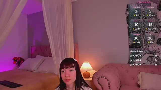 Lia Sweett  online show from 03-11-25, 05:24