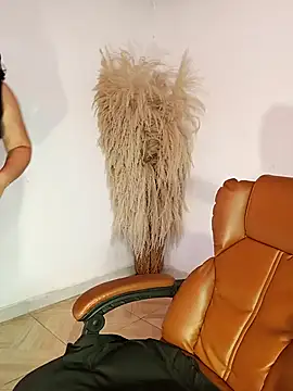 Snapshot of Aiunii1 chatting on 11-12-25, 01:44 Aiunii1 online show from 11-12-25, 01:44