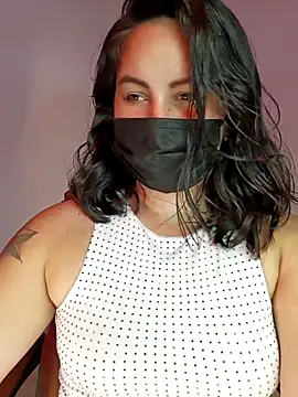 Snapshot of Aiunii1 chatting on 11-14-25, 01:43 Aiunii1 online show from 11-14-25, 01:43