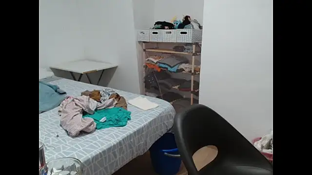 Ursumi1 online show from 10-16-25, 07:48