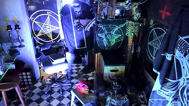 Snapshot of BULGEDEMON chatting on 10-31-25, 08:26 BULGEDEMON online show from 10-31-25, 08:26