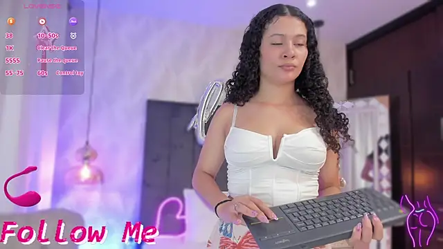 SHARONN     online show from 03-01-25, 04:04