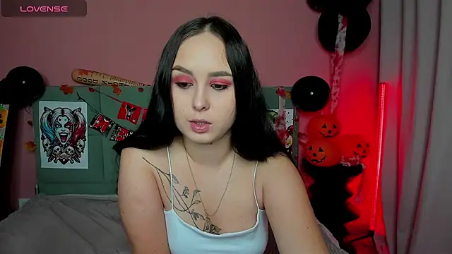 Snapshot of BeatriceReeves chatting on 10-27-25, 01:09 BeatriceReeves online show from 10-27-25, 01:09