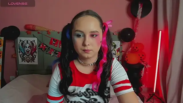 Snapshot of BeatriceReeves chatting on 11-02-25, 01:19 BeatriceReeves online show from 11-02-25, 01:19