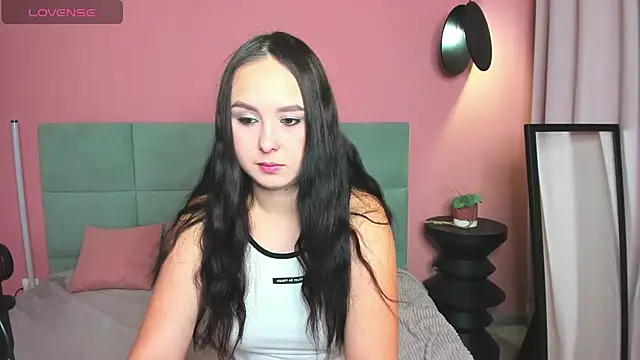 Snapshot of BeatriceReeves chatting on 11-09-25, 01:04 BeatriceReeves online show from 11-09-25, 01:04