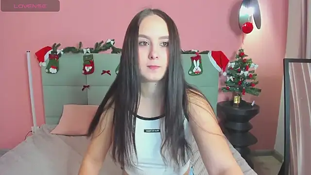 Snapshot of BeatriceReeves chatting on 12-04-25, 01:04 BeatriceReeves online show from 12-04-25, 01:04