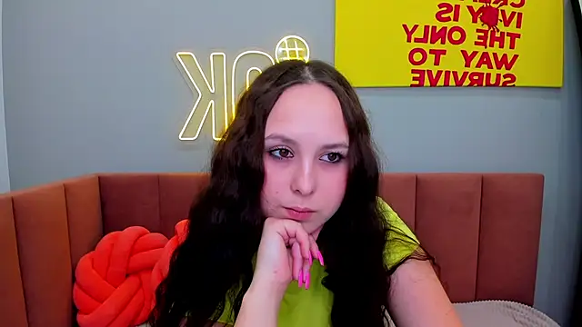 BeatriceReeves online show from 06-06-26, 01:11