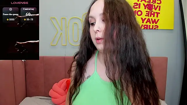 BeatriceReeves online show from 06-12-26, 01:04