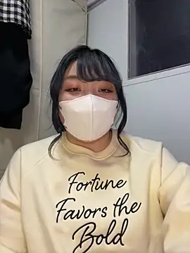 Snapshot of YUNA-yuna chatting on 01-27-25, 04:33 YUNA-yuna online show from 01-27-25, 04:33