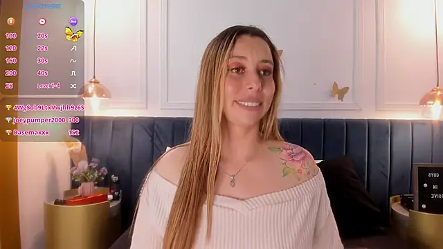 Snapshot of CarlaRossi_ chatting on 02-17-25, 01:58 CarlaRossi online show from 02-17-25, 01:58