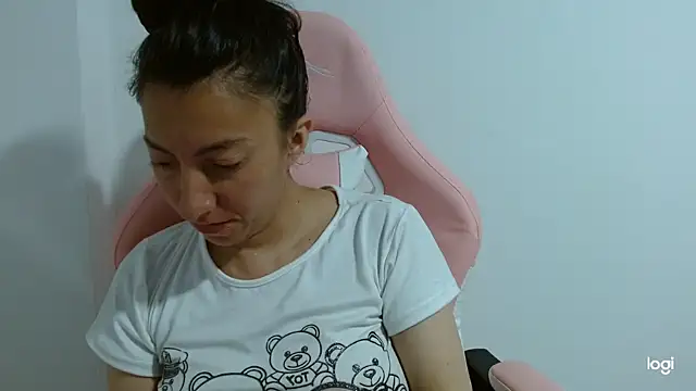 Snapshot of kaybabyhot chatting on 09-30-25, 04:23 kaybabyhot online show from 09-30-25, 04:23