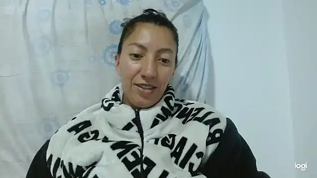 Snapshot of kaybabyhot chatting on 10-15-25, 02:44 kaybabyhot online show from 10-15-25, 02:44