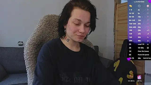 esajukyy online show from 04-17-26, 09:12