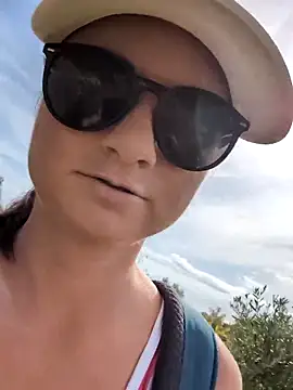 Snapshot of Samira-Summer chatting on 10-30-25, 09:11 Samira-Summer online show from 10-30-25, 09:11