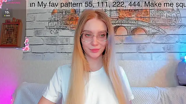 Snapshot of AliceMilman chatting on 02-07-25, 10:19 AliceMilman online show from 02-07-25, 10:19