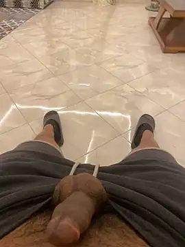 Snapshot of Lahcene chatting on 12-20-25, 09:33 Lahcene online show from 12-20-25, 09:33