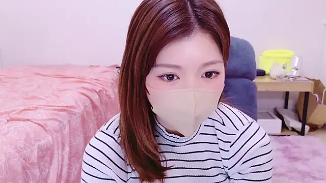 Snapshot of Runarunapi chatting on 10-18-25, 01:19 Runarunapi online show from 10-18-25, 01:19