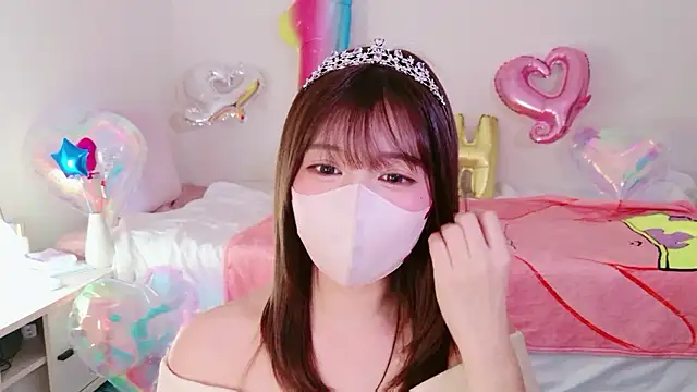 Snapshot of Runarunapi chatting on 12-15-25, 12:20 Runarunapi online show from 12-15-25, 12:20