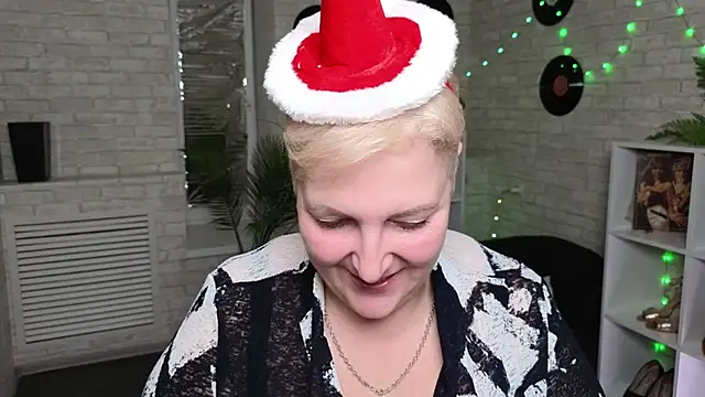 Sandra Snow online show from 12-24-24, 09:44