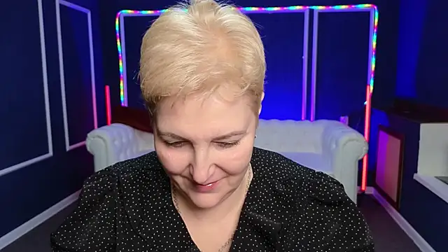 Sandra Snow online show from 12-27-24, 03:26