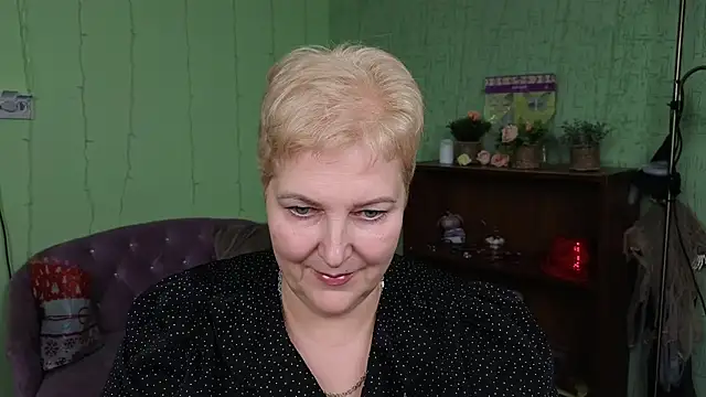 Sandra Snow online show from 01-06-25, 02:36