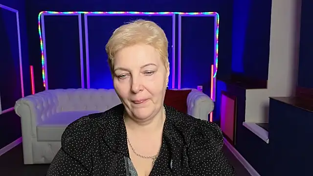 Sandra Snow online show from 01-06-25, 05:38