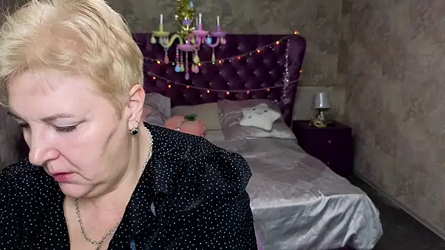 Sandra Snow online show from 01-07-25, 02:30