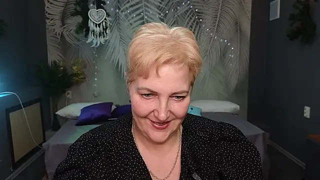 Sandra Snow online show from 01-23-25, 02:39