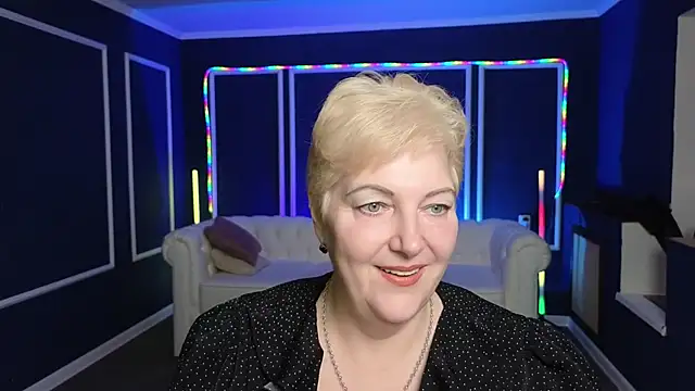 Sandra Snow online show from 02-06-25, 02:26